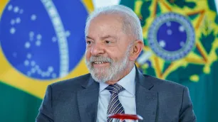 Lula anunciará pacote de medidas contra tarifaço dos EUA nesta quarta Anúncio será às 11h30 no Planalto e deve incluir crédito de R$ 30 bilhões; Planalto quer focar ajuda em empresas mais afetadas