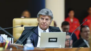 Fux não pedirá vista, mas divergirá de Moraes sobre Bolsonaro, dizem fontes Havia expectativa no entorno bolsonarista de que Fux pediria vista dos autos por 90 dias