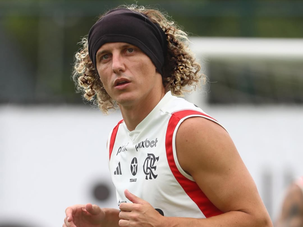 " David Luiz é acusado de oferecer R$ 100 mil e citar Eliza Samudio em ameaças para silenciar amante."  "" David Luiz est accusé d’avoir offert 100 000 R$ et d’avoir mentionné Eliza Samudio dans des menaces visant à faire taire sa maîtresse.""