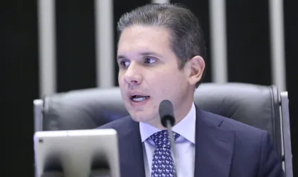 Após conversa com Gleisi, Hugo reforça prioridade para votar isenção do IR Presidente da Câmara refirmou compromisso de votação, mas ainda não definiu data para pautar a proposta