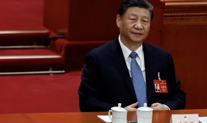 Xi Jinping reitera que abrirá setor de serviços da China ao comércio global "Vamos expandir a abertura de alto nível e nos alinharemos a regras econômicas do comércio internacional de alto padrão, acelerando programas piloto em zonas de comércio livre", a
