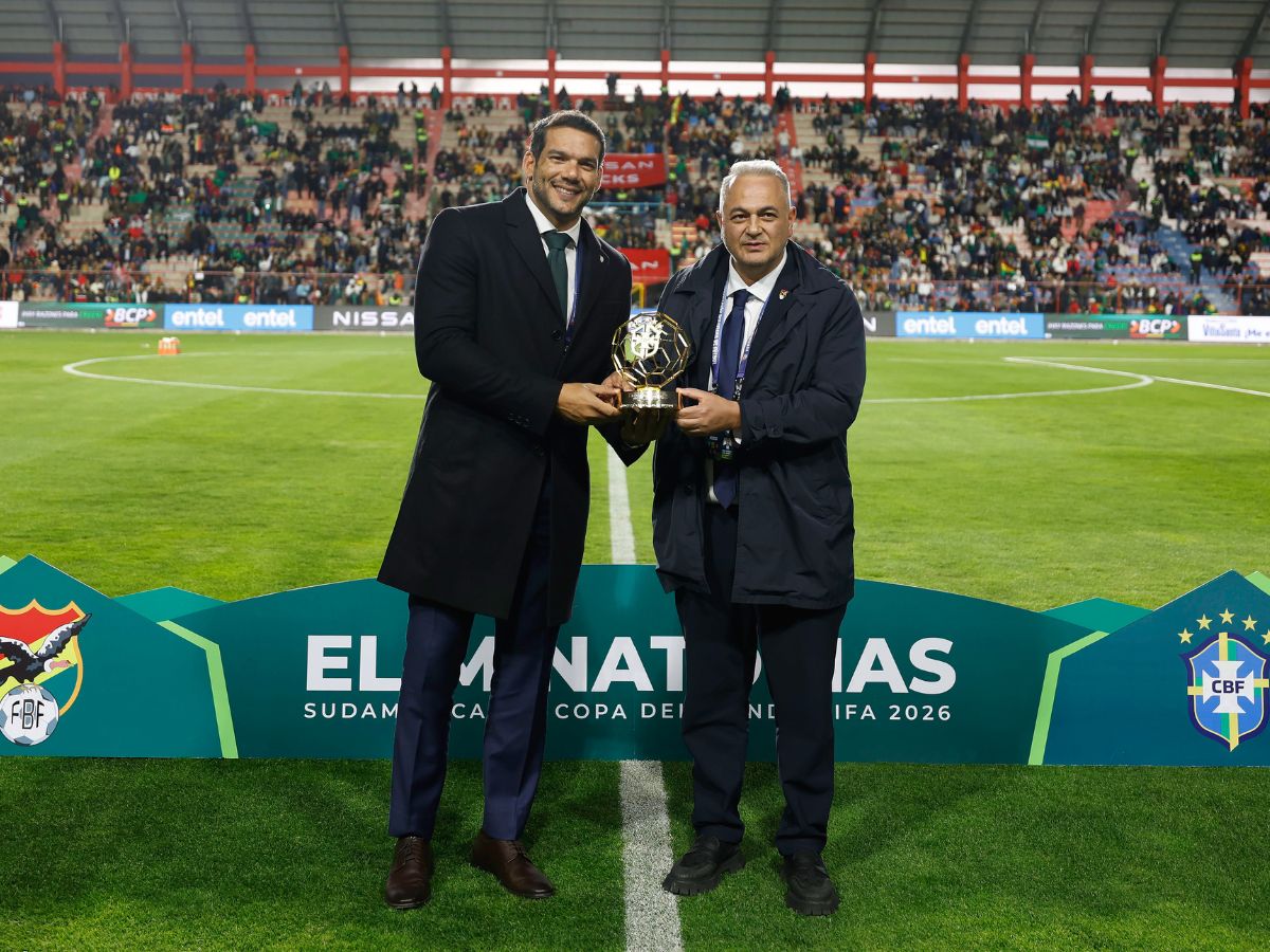 Presidente da CBF dispara contra recepção na Bolívia: “Uma verdadeira várzea” Samir Xaud criticou o policiamento, bolas e a postura da arbitragem na derrota da Seleção Brasileira em El Alto