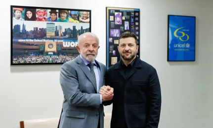 Lula encontra Zelensky e diz que não há 'saída militar' para guerra; citou apoio