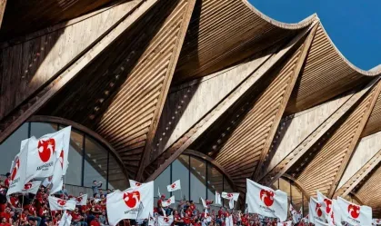 Clube do Japão terá estádio todo de madeira; veja imagens Fukushima United lançará novo projeto com capacidade para 5 mil pessoas