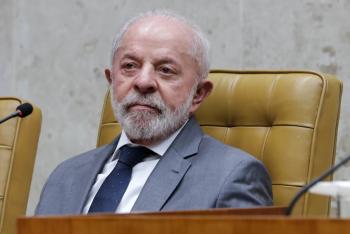 Lula troca de avião após falha no motor antes de voo no Pará