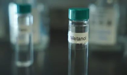 Etanol X fomepizol: veja diferenças entre os antídotos contra o metanol Bebidas alcoólicas adulteradas têm sido vendidas no Brasil, aumentando preocupação com sinais da ingestão do composto