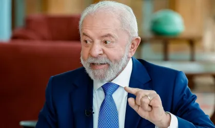 Antes de encontrar Trump, Lula volta a defender comércio com moedas locais Presidente dos EUA, por mais de uma vez, ameaçou taxar países do Brics que tentassem “contrapor” dominância do dólar