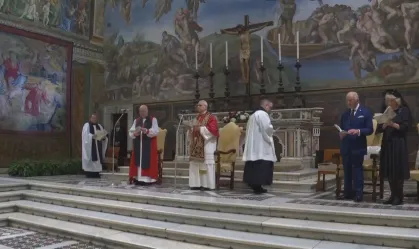 Rei Charles e papa Leão XIV rezam juntos em cerimônia inédita em 500 anos Monarca e pontífice realizaram primeiro oração conjunta desde que o rei Henrique VIII se separou de Roma em 1534