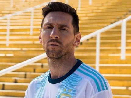 Messi afirma que quer jogar a Copa de 2026 e pode alcançar recorde inédito Craque argentino revelou intenção de disputar seu sexto Mundial; decisão final dependerá da forma física às vésperas do torneio