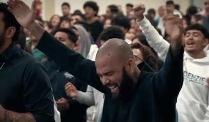 Daniel Alves prega em igreja evangélica após ser absolvido em caso de estupro na Espanha Vídeo mostra o ex-jogador falando sobre fé durante culto em igreja pentecostal de Girona, na Espanha