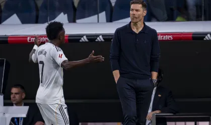 Técnico do Real Madrid sobre polêmica com Vini Jr.: "Tudo resolvido" Atacante havia reclamado de substituição em jogo contra o Barcelona