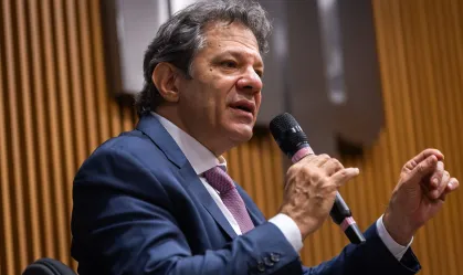 EUA pediram documentos sobre atuação do crime organizado, diz Haddad Solicitação ocorre um dia após a ligação entre o presidente Luiz Inácio Lula da Silva (PT) e o presidente dos Estados Unidos, Donald Trump