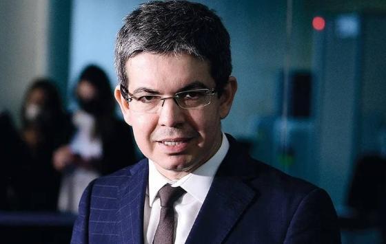 Líder do governo pressiona STF para manter prisão de Daniel Vorcaro Senador afirma que seria “inaceitável” conceder prisão domiciliar ao fundador do Banco Master