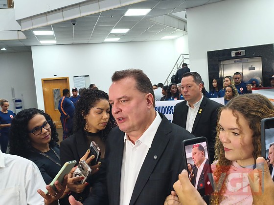 56 profissionais Max Russi diz que demissões no Samu preocupam e decisão cabe ao Governo Demissão de 56 profissionais do Samu passa a ser acompanhada pela AL