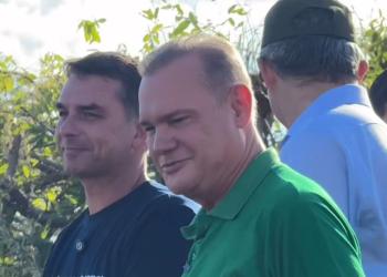 SEM PALANQUE MISTO  Vídeo – Flávio descarta apoio a Pivetta e oficializa Fagundes para governo; ‘Vamos pedir votos’