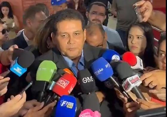 Falou e não disse nada Presidente da Câmara de VG chama imprensa e entrega pouco sobre áudios polêmicos Wanderley Cerqueira promete perícia em gravações atribuídas à prefeita, mas evita aprofundar crise política