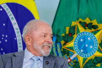 FIM DA TAXAÇÃO  Lula assina MP e zera "taxa das blusinhas"