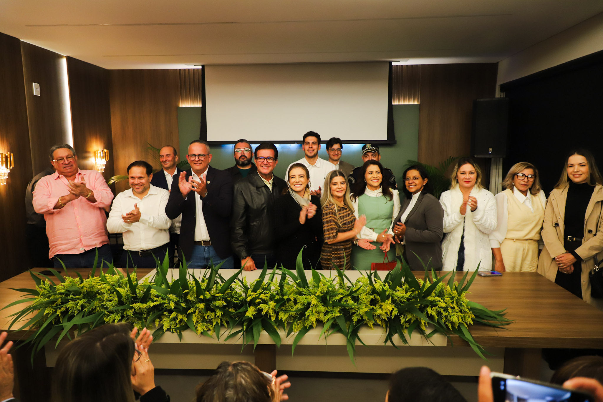 Flávia Moretti atende demandas históricas de aposentados durante reinauguração do Previvag