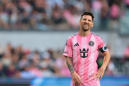 Técnico do Inter Miami atualiza situação de Messi após suspeita de lesão na coxa