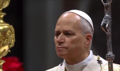 "Todos nós somos migrantes", diz papa Leão XIV em último dia na Espanha