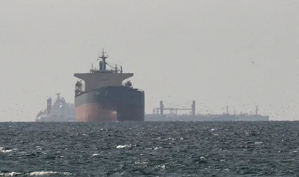 Irã alerta navios contra tentativas de atravessar o Estreito de Ormuz Marinha iraniana advertiu que embarcações poderiam encontrar minas ou ser alvejadas pelas forças navais