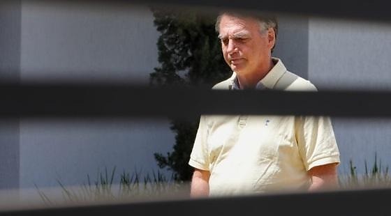 Bolsonaro cita problemas pulmonares e pede extensão da domiciliar
